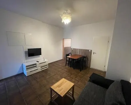 Ideal Fuer Monteure Oder Studenten - Moeblierte In Roonstrasse Lägenhet *