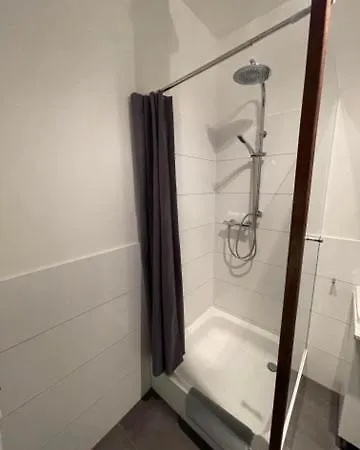 Ideal Fuer Monteure Oder Studenten - Moeblierte In Roonstrasse Oberhausen Apartment *