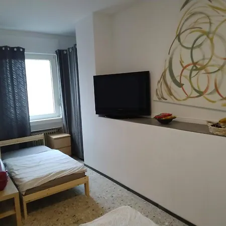 Lägenhet Ideal Fuer Monteure Oder Studenten - Moeblierte In Roonstrasse