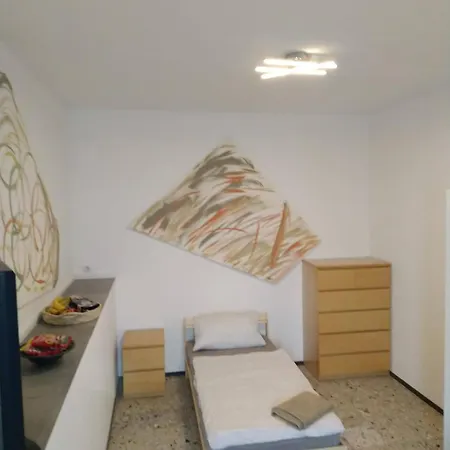 Ideal Fuer Monteure Oder Studenten - Moeblierte In Roonstrasse Lägenhet