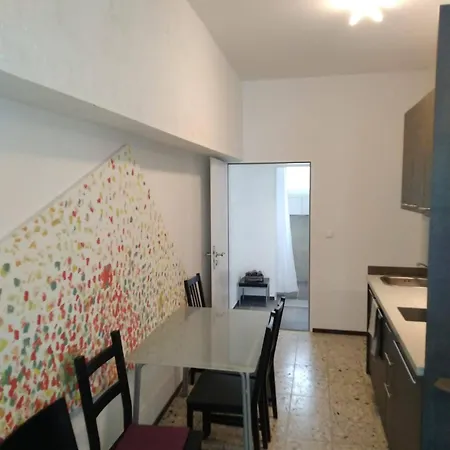 Ideal Fuer Monteure Oder Studenten - Moeblierte In Roonstrasse Lägenhet *
