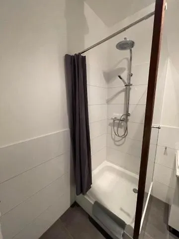 Ideal Fuer Monteure Oder Studenten - Moeblierte In Roonstrasse Appartement *