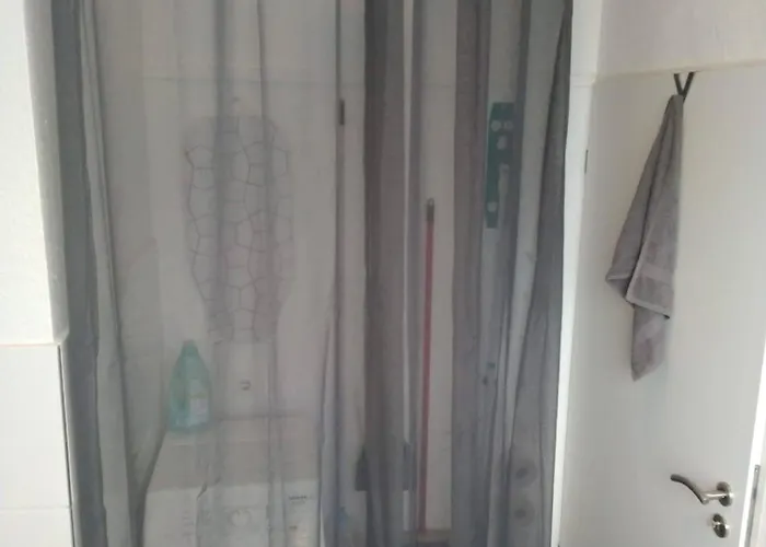 Ideal Fuer Monteure Oder Studenten - Moeblierte In Roonstrasse Appartement