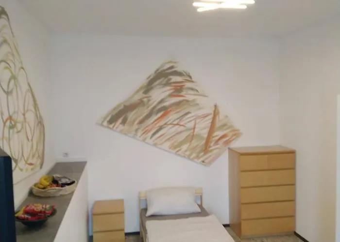 Ideal Fuer Monteure Oder Studenten - Moeblierte In Roonstrasse Appartement